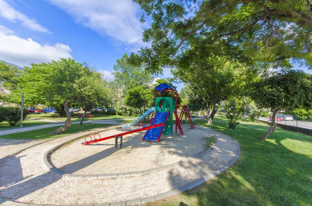 & Park Kastela