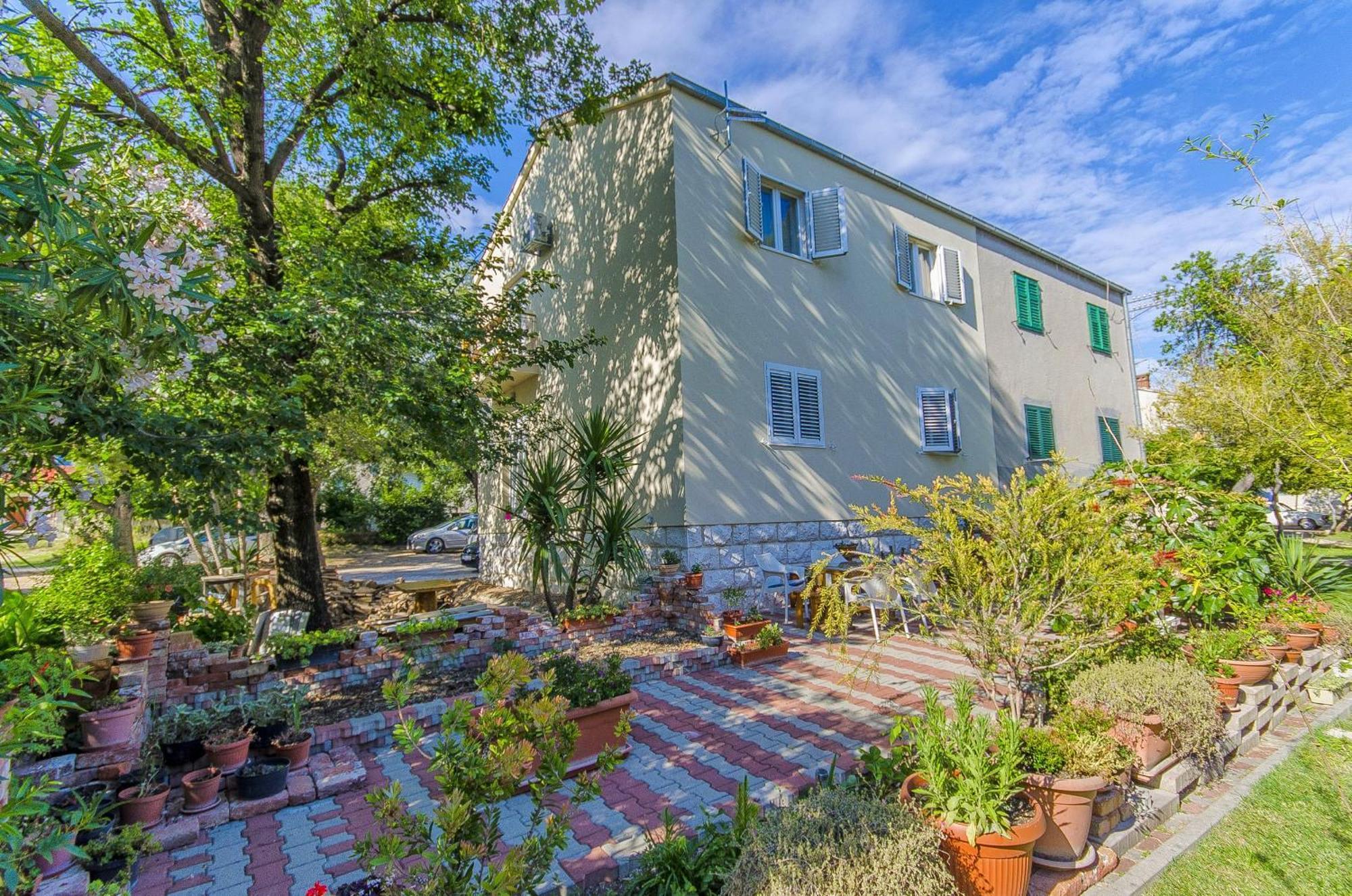 & Park Apartment *