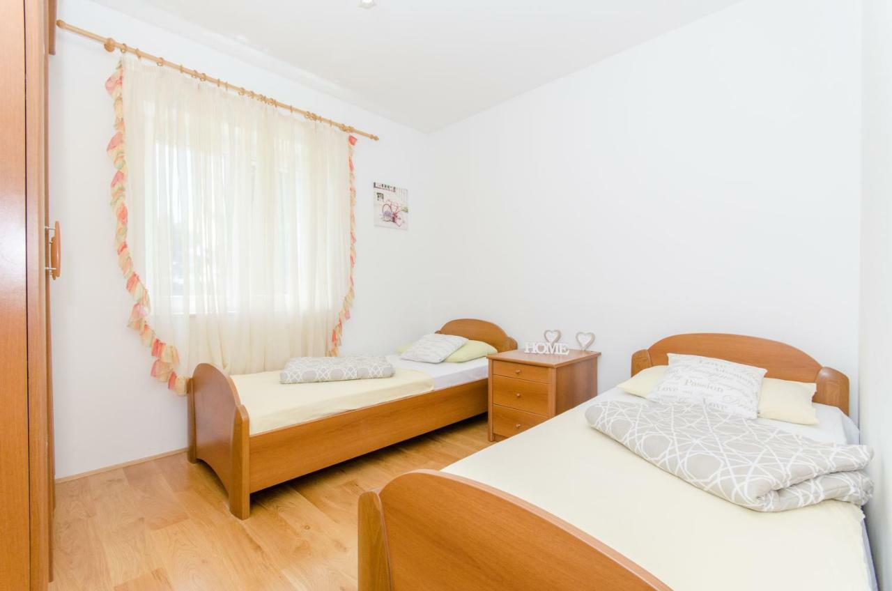 & Park Apartment
